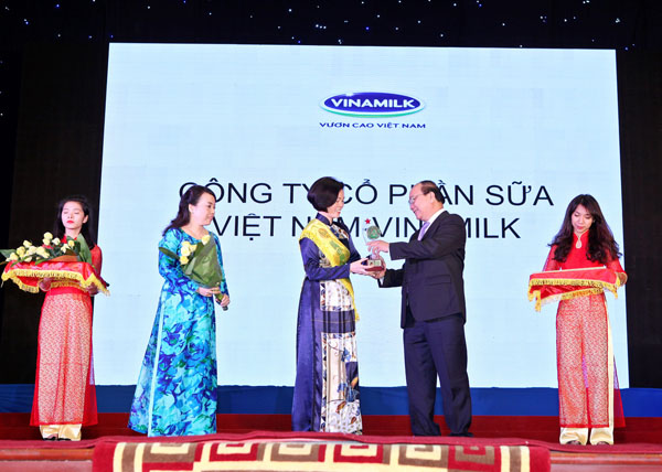 Vinamilk[-]được[-]vinh[-]danh[-]thương[-]hiệu[-]vàng[-]thực[-]phẩm[-]Việt[-]Nam[-]năm[-]2014